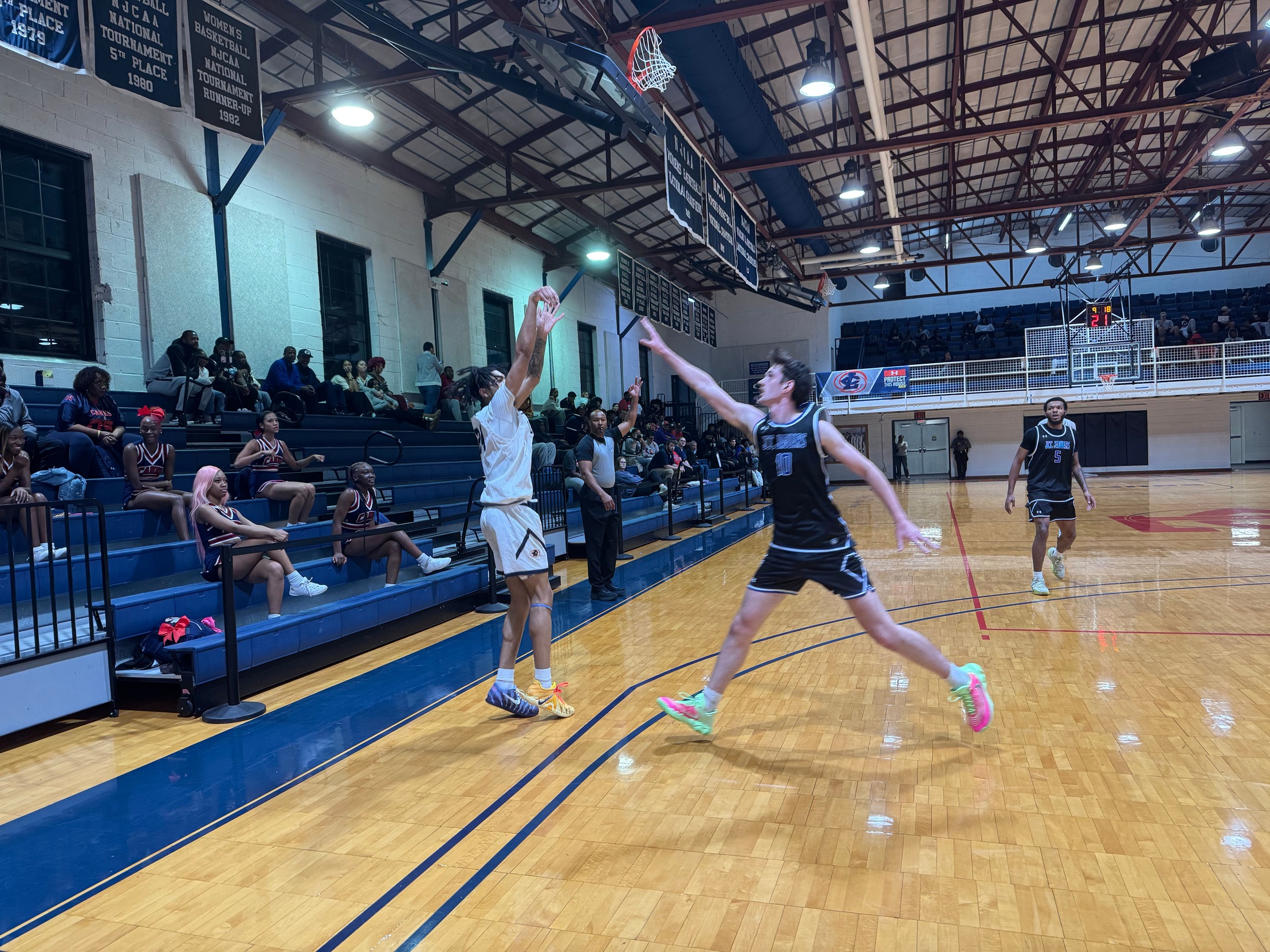 Hurricanes Bounce Back at Southwest Virginia